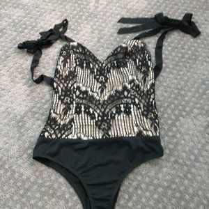 NWT LuLu's Black Lace Tie-Strap Bodysuit - Medium - New with Tags